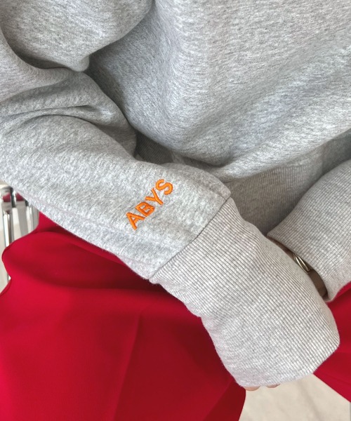 ABYS（アビス）の「【6色展開】ロゴ刺繍裏起毛クロップド丈トレーナー（スウェット・レディース・ネイビー/イエロー/杢グレー/グリーン/ボルドー/パープル・FREE）」の21枚目の写真