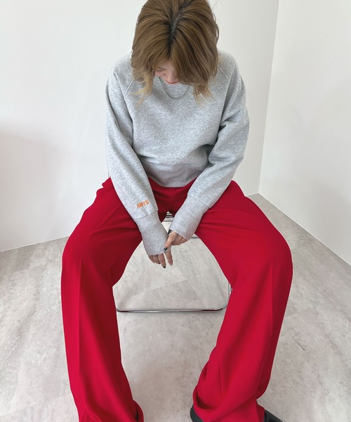 ABYS（アビス）の「【6色展開】ロゴ刺繍裏起毛クロップド丈トレーナー（スウェット・レディース・ネイビー/イエロー/杢グレー/グリーン/ボルドー/パープル・FREE）」の22枚目の写真