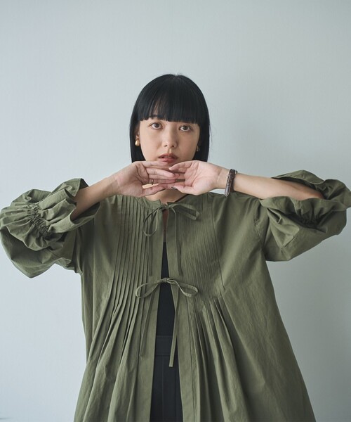 coen(コーエン)の「ピンタック2WAYブラウス(シャツ/ブラウス・レディース・ナチュラル/ベージュ/オリーブ・M/L)」の18枚目の写真