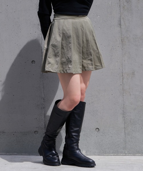 RAY CASSIN(レイカズン)の「プリーツボリュームミニスカート(スカート・レディース・ベージュ系その他2/ブラック/グレー・FREE)」の3枚目の写真