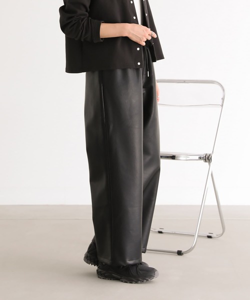 n'OrLABEL(ノアールレーベル)の「合成皮革ストレートワイドパンツ(その他パンツ・レディース・ブラック・1/2)」の5枚目の写真