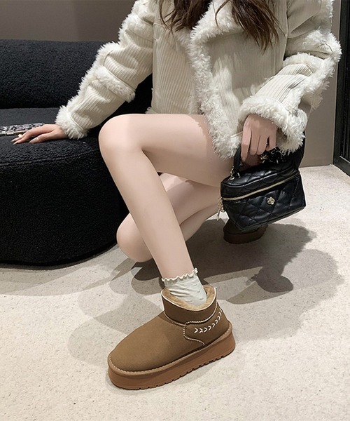 Lace Ladies(レースレディース)の「内ボア 厚底 フラット ムートン風 ブーツ(ブーツ・レディース・グレイッシュベージュ/ベージュ・22.5cm/23cm/23.5cm/24cm/24.5cm/25cm)」の18枚目の写真