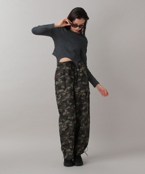 FOREVER 21（フォーエバー トゥエンティーワン）の「【2024FW】グランジカーゴパンツ（カーゴパンツ・レディース・ブラック/グレー系その他/カーキ・FREE）」の4枚目の写真