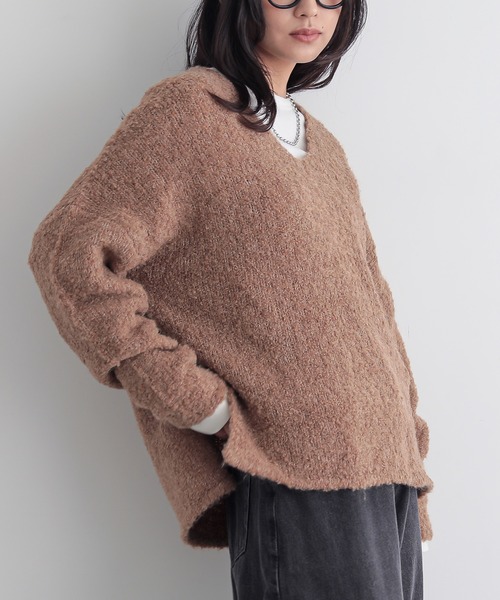 for/c(フォーシー)の「ブークレVネックニットプルオーバー【サスティナブル】(ニット/セーター・レディース・ライトパープル/ライトブラウン/グレー/アイボリー・L/M/LL)」の3枚目の写真