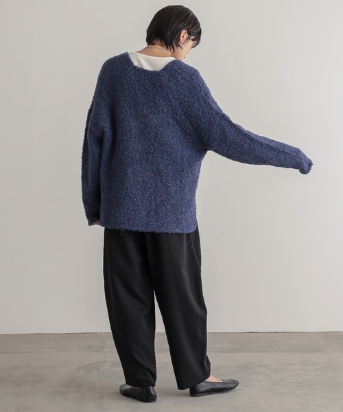 for/c(フォーシー)の「ブークレVネックニットプルオーバー【サスティナブル】(ニット/セーター・レディース・ライトパープル/ライトブラウン/グレー/アイボリー・L/M/LL)」の16枚目の写真