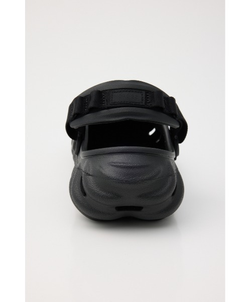 crocs（クロックス）の「エコー クロッグ（サンダル・レディース・アイボリー/ブラック・24cm/25cm/26cm/27cm/23cm）」の4枚目の写真