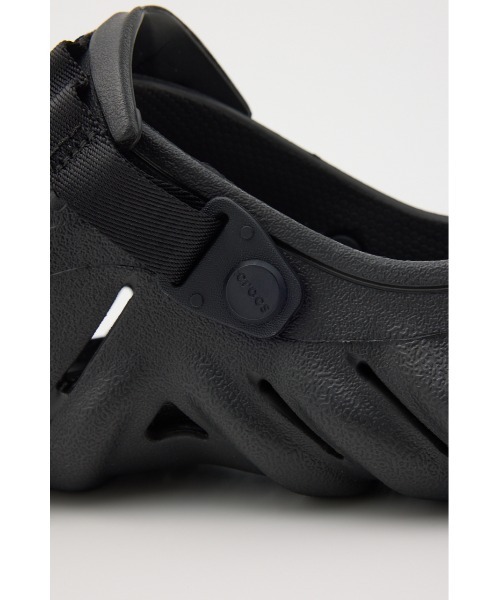 crocs（クロックス）の「エコー クロッグ（サンダル・レディース・アイボリー/ブラック・24cm/25cm/26cm/27cm/23cm）」の8枚目の写真