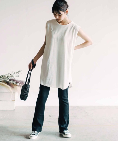 aquagarage(アクアガレージ)の「ノースリーブカットソー(Tシャツ/カットソー・レディース・ブラック/オフホワイト/グレー/ネイビー・ONESIZE)」の5枚目の写真