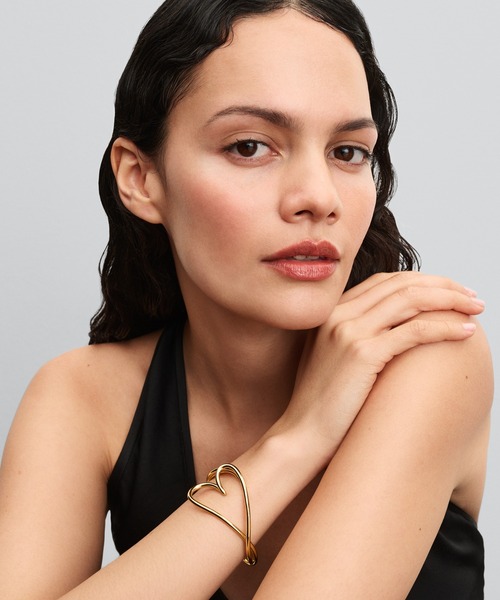 オーガニカリー シェイプド ハート ゴールド バングル（ブレスレット