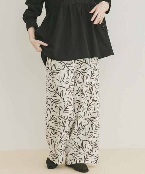 ITEMS URBANRESEARCH(アイテムズ アーバンリサーチ)の「『Sサイズあり』『洗濯可』リネンレーヨンワイドパンツ(その他パンツ・レディース・グリーン/ブラック/ブラック系その他/ライトベージュ/ブルー系その他/ホワイト系その他・MEDIUM/SMALL)」の1枚目の写真