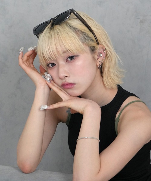 BARELY BLUE(ベアリーブルー)の「【 BARELY BLUE / ベアリーブルー 】 クリア フレーム サイド デザイン サングラス(サングラス・レディース・ブラック系/ブラック/カーキ/グレー・FREE)」の8枚目の写真