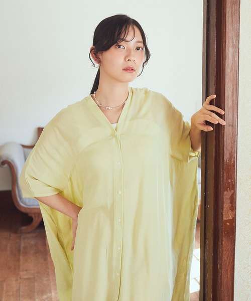 earth music&ecology(アースミュージックアンドエコロジー)の「レーヨンビッグシャツチュニック(チュニック・レディース・グリーン系その他3/パープル/ブルー/オフホワイト/ブラック・FREE)」の11枚目の写真