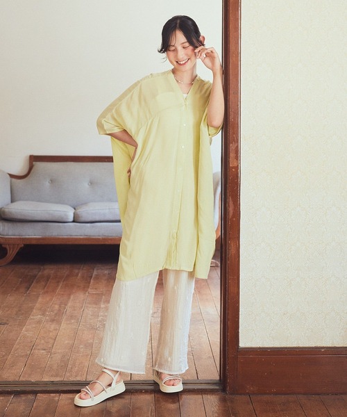 earth music&ecology(アースミュージックアンドエコロジー)の「レーヨンビッグシャツチュニック(チュニック・レディース・グリーン系その他3/パープル/ブルー/オフホワイト/ブラック・FREE)」の14枚目の写真