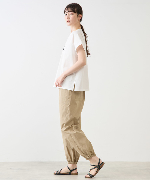 MELROSE claire（メルローズ クレール）の「ラグランロゴTシャツ（Tシャツ/カットソー・レディース・グレイッシュベージュ/オフホワイト/ブラック・FREE）」の5枚目の写真