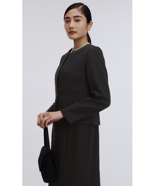 AOYAMA（アオヤマ）の「【ブラックフォーマルアンサンブル】自宅で洗える！ノーカラージャケット＋シフォンフリルブラウスワンピース〈大きいサイズあり〉｜喪服・礼服・冠婚葬祭・オケージョン｜（スーツセット・レディース・ブラック・5号/7号/9号/11号/13号/15号/17号/19号/21号/23号/25号/27号/29号）」の13枚目の写真