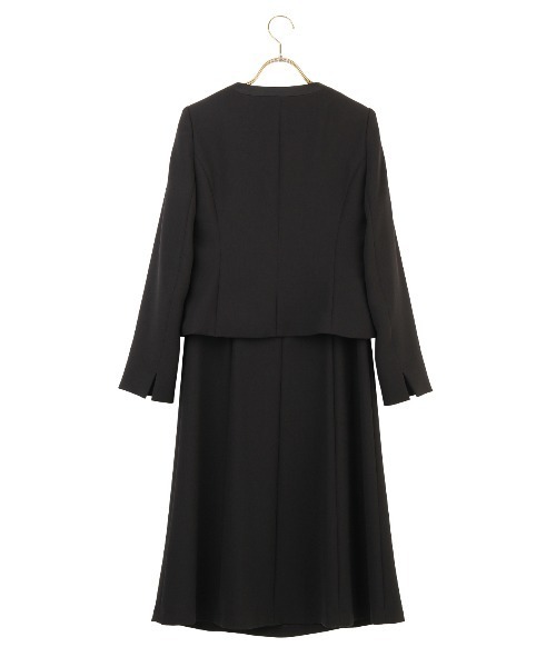 AOYAMA（アオヤマ）の「【ブラックフォーマルアンサンブル】自宅で洗える！ノーカラージャケット＋シフォンフリルブラウスワンピース〈大きいサイズあり〉｜喪服・礼服・冠婚葬祭・オケージョン｜（スーツセット・レディース・ブラック・5号/7号/9号/11号/13号/15号/17号/19号/21号/23号/25号/27号/29号）」の6枚目の写真