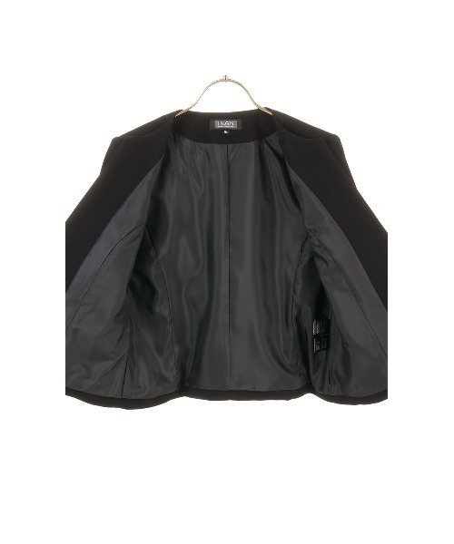 AOYAMA（アオヤマ）の「【ブラックフォーマルアンサンブル】自宅で洗える！ノーカラージャケット＋シフォンフリルブラウスワンピース〈大きいサイズあり〉｜喪服・礼服・冠婚葬祭・オケージョン｜（スーツセット・レディース・ブラック・5号/7号/9号/11号/13号/15号/17号/19号/21号/23号/25号/27号/29号）」の7枚目の写真