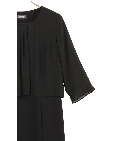 AOYAMA（アオヤマ）の「【ブラックフォーマルアンサンブル】自宅で洗える！ノーカラージャケット＋シフォンフリルブラウスワンピース〈大きいサイズあり〉｜喪服・礼服・冠婚葬祭・オケージョン｜（スーツセット・レディース・ブラック・5号/7号/9号/11号/13号/15号/17号/19号/21号/23号/25号/27号/29号）」の2枚目の写真