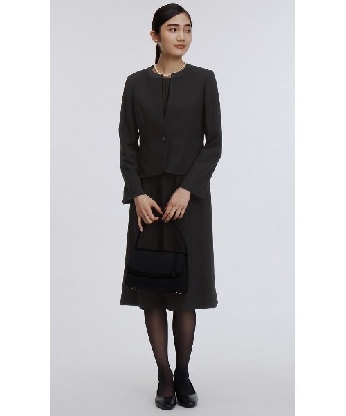 AOYAMA（アオヤマ）の「【ブラックフォーマルアンサンブル】自宅で洗える！ノーカラージャケット＋シフォンフリルブラウスワンピース〈大きいサイズあり〉｜喪服・礼服・冠婚葬祭・オケージョン｜（スーツセット・レディース・ブラック・5号/7号/9号/11号/13号/15号/17号/19号/21号/23号/25号/27号/29号）」の12枚目の写真