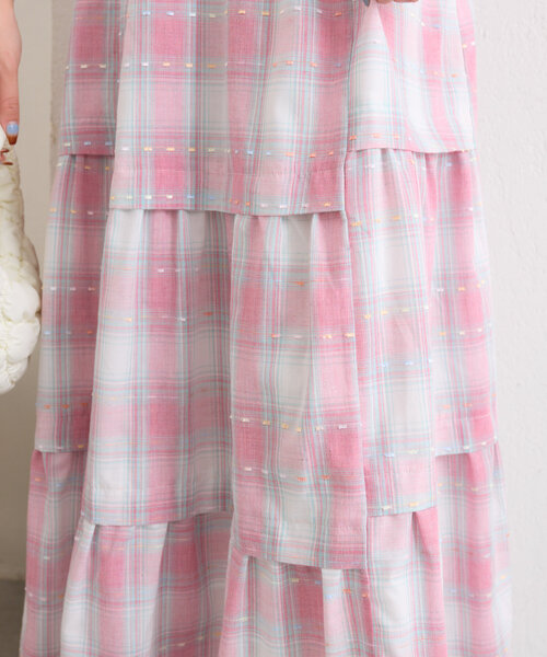 w closet（ダブルクローゼット）の「タックティアードキャミワンピース（ワンピース・レディース・ピンク/ブラック系その他/ブラック/レッド/オフホワイト・FREE）」の6枚目の写真