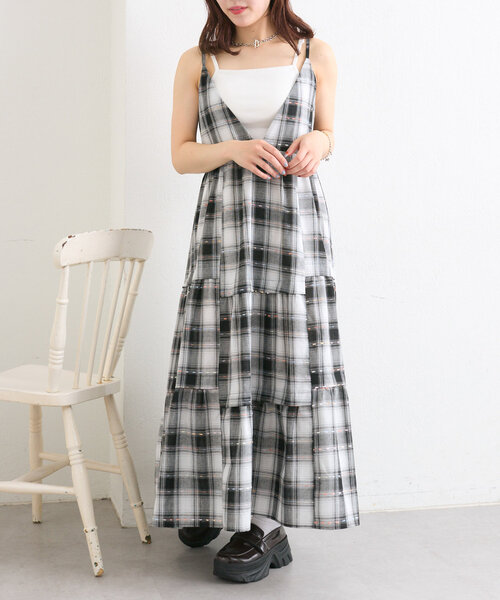 w closet（ダブルクローゼット）の「タックティアードキャミワンピース（ワンピース・レディース・ピンク/ブラック系その他/ブラック/レッド/オフホワイト・FREE）」の17枚目の写真