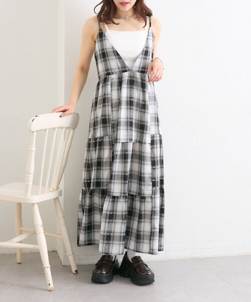 w closet（ダブルクローゼット）の「タックティアードキャミワンピース（ワンピース・レディース・ピンク/ブラック系その他/ブラック/レッド/オフホワイト・FREE）」の18枚目の写真