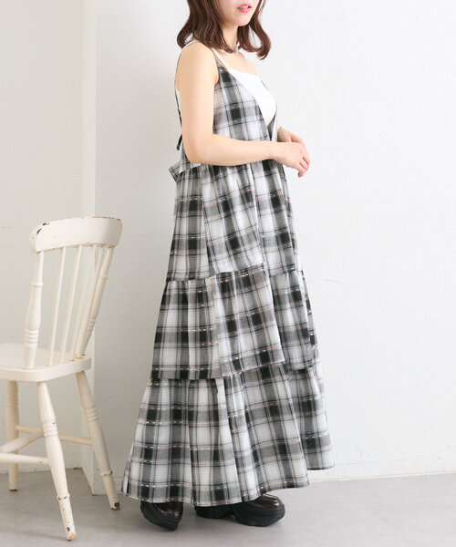 w closet（ダブルクローゼット）の「タックティアードキャミワンピース（ワンピース・レディース・ピンク/ブラック系その他/ブラック/レッド/オフホワイト・FREE）」の21枚目の写真