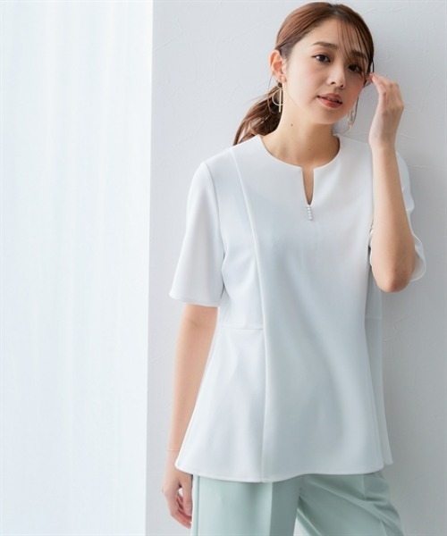 7days Life Styling(セブンデイズライフスタイリング)の「【UVカット】カットソーキーネックペプラムストレッチプルオーバー ジャージーシリーズ(Tシャツ/カットソー・レディース・オフホワイト/グレー/ブラック・M/L/LL)」の4枚目の写真