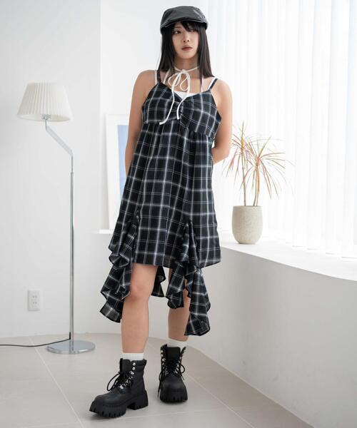 WEGO(ウィゴー)の「WEGO/なちゅ盛れカップインマルチWAYキャミ(タンクトップ・レディース・オフホワイト/ブラック・SMALL/MEDIUM)」の22枚目の写真