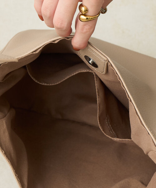 BIRTHDAY BAR（バースデイバー）の「フェイクレザーワンショルダーバッグ（トートバッグ・レディース・ブラック/サンドベージュ・0）」の19枚目の写真