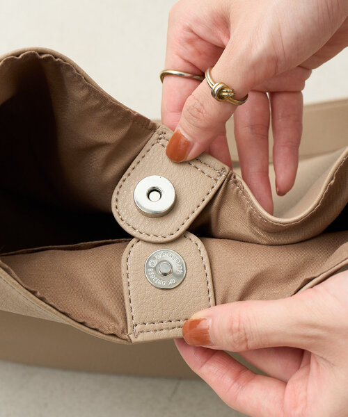 BIRTHDAY BAR（バースデイバー）の「フェイクレザーワンショルダーバッグ（トートバッグ・レディース・ブラック/サンドベージュ・0）」の21枚目の写真