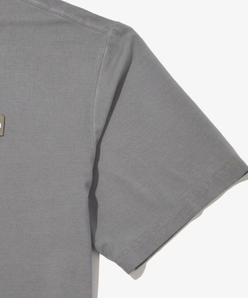 THE NORTH FACE(ザノースフェイス)の「国内未発売 THE NORTH FACE(ザ・ノースフェイス)/ワンポイントロゴ クルーネック 半袖 Tシャツ/MINI LOGO DYED S/S R/TEE(Tシャツ/カットソー・レディース・ブルー/グレー/コーラルピンク・XL/XXL/L/M/S)」の8枚目の写真