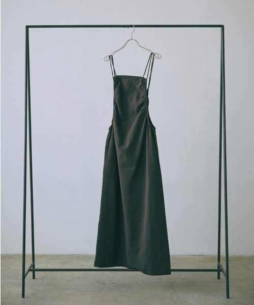 EN NEUME(エンノイム)の「Water-Repellent Light Seersucker Cami Dress(ワンピース・レディース・ブラウン/ブラック/レッド・FREE)」の3枚目の写真