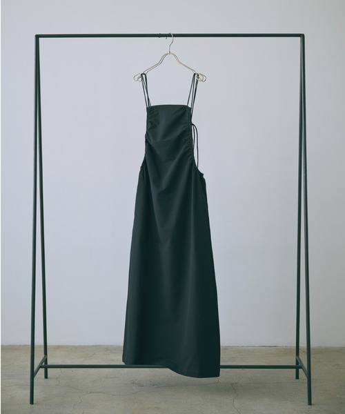 EN NEUME(エンノイム)の「Water-Repellent Light Seersucker Cami Dress(ワンピース・レディース・ブラウン/ブラック/レッド・FREE)」の1枚目の写真