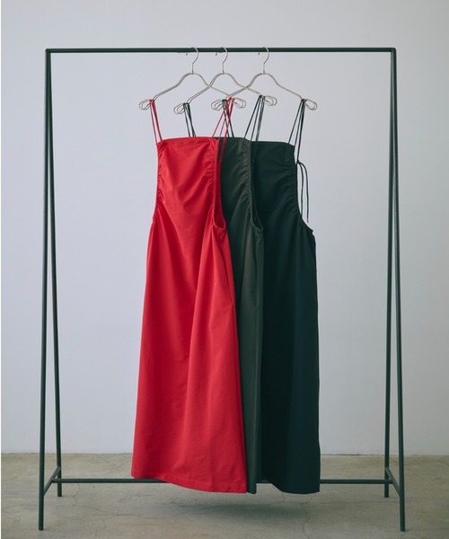 EN NEUME(エンノイム)の「Water-Repellent Light Seersucker Cami Dress(ワンピース・レディース・ブラウン/ブラック/レッド・FREE)」の4枚目の写真