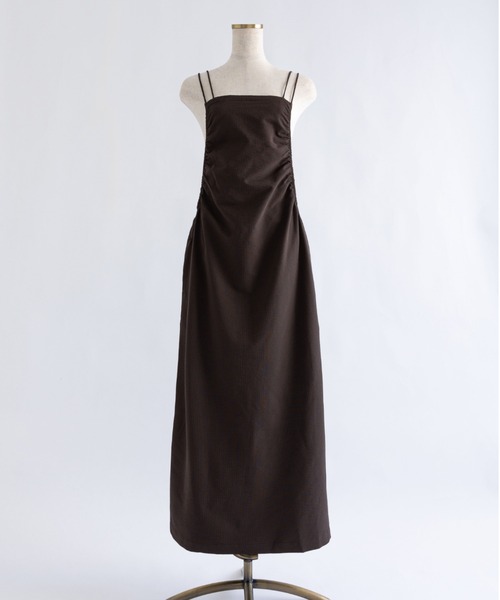 EN NEUME(エンノイム)の「Water-Repellent Light Seersucker Cami Dress(ワンピース・レディース・ブラウン/ブラック/レッド・FREE)」の16枚目の写真