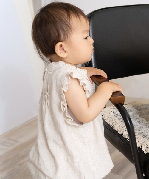 SweetMommy(スウィートマミー)の「ナチュラル リネン フリル カバーオール (ノースリーブ)(ロンパース・キッズ・アイボリー・90/80/70)」の6枚目の写真