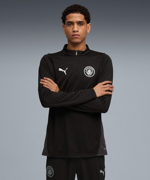 PUMA(プーマ)の「PUMA プーマ メンズ マンチェスターシティ FC トレーニング クォータージッ(Tシャツ/カットソー・メンズ・ブルー系その他/ブラック×シルバー/グリーン系その他/ピンク・SMALL/X-LARGE/MEDIUM/LARGE/X-SMALL)」の2枚目の写真