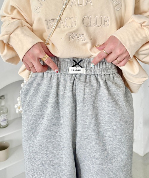 SOLLON.（ソルロン）の「ワンポイントロゴ裾フリルパンツ（スウェットパンツ・レディース・グレー/ブラック・FREE）」の2枚目の写真