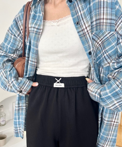 SOLLON.（ソルロン）の「ワンポイントロゴ裾フリルパンツ（スウェットパンツ・レディース・グレー/ブラック・FREE）」の3枚目の写真