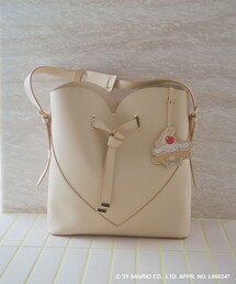 VIS（ビス）の「【シナモロール】VIS別注ハートカットバッグ(ラージ)（ハンドバッグ）」