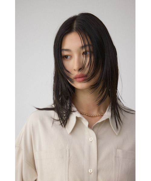 AZUL by moussy（アズールバイマウジー）の「ラウンドヘムルーズシャツ（シャツ/ブラウス・レディース・ブラウン/ブラック/グレイッシュベージュ・FREE）」の5枚目の写真