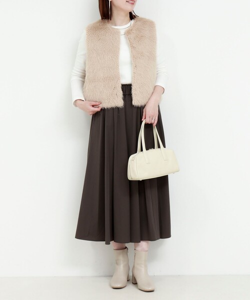 MICO COULIER（ミコクリエ）の「フェイクフォックスファーベスト（ブルゾン・レディース・グレイッシュベージュ/ベージュ・38）」の3枚目の写真