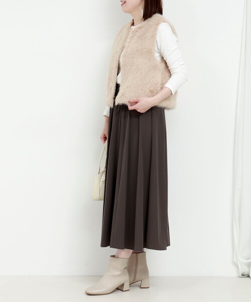 MICO COULIER（ミコクリエ）の「フェイクフォックスファーベスト（ブルゾン・レディース・グレイッシュベージュ/ベージュ・38）」の6枚目の写真