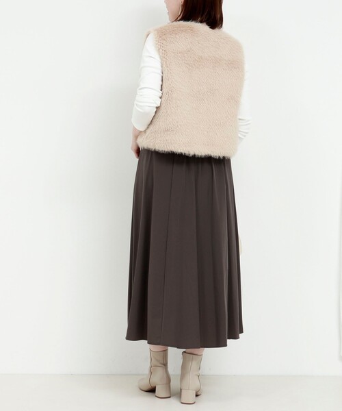 MICO COULIER（ミコクリエ）の「フェイクフォックスファーベスト（ブルゾン・レディース・グレイッシュベージュ/ベージュ・38）」の7枚目の写真