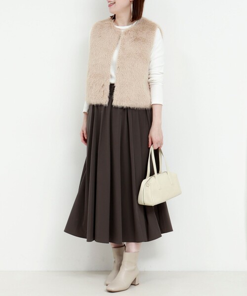 MICO COULIER（ミコクリエ）の「フェイクフォックスファーベスト（ブルゾン・レディース・グレイッシュベージュ/ベージュ・38）」の9枚目の写真