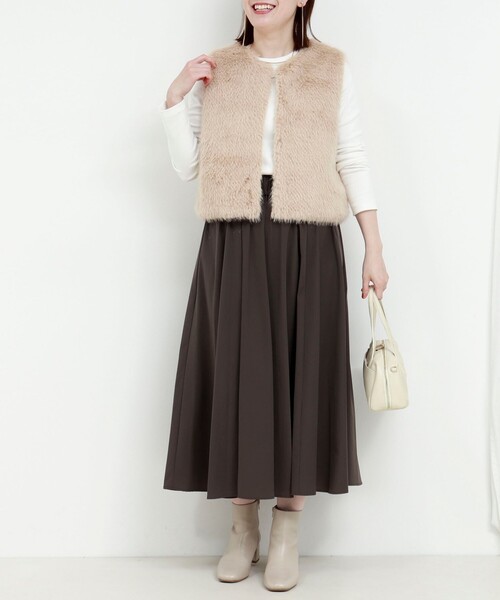 MICO COULIER（ミコクリエ）の「フェイクフォックスファーベスト（ブルゾン・レディース・グレイッシュベージュ/ベージュ・38）」の11枚目の写真