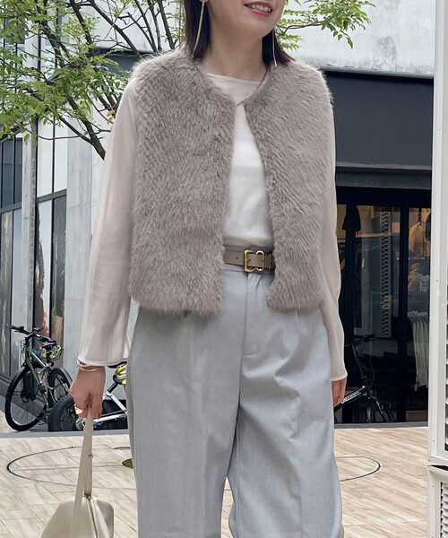 MICO COULIER（ミコクリエ）の「フェイクフォックスファーベスト（ブルゾン・レディース・グレイッシュベージュ/ベージュ・38）」の13枚目の写真