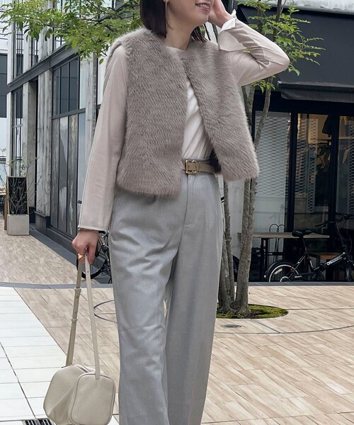 MICO COULIER（ミコクリエ）の「フェイクフォックスファーベスト（ブルゾン・レディース・グレイッシュベージュ/ベージュ・38）」の15枚目の写真