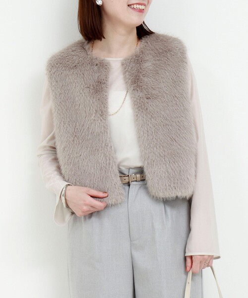 MICO COULIER（ミコクリエ）の「フェイクフォックスファーベスト（ブルゾン・レディース・グレイッシュベージュ/ベージュ・38）」の17枚目の写真